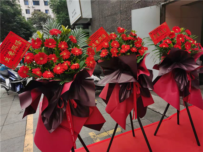 四川中青旅綿陽分社、綿陽市中旅假日旅行社、綿陽自來文化傳播有限公司24H自助售貨服務(wù)盛大開業(yè)