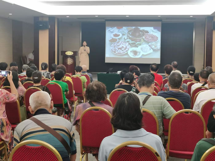 綿陽中旅行假日旅行社舉行胡楊林、南疆專列推薦會